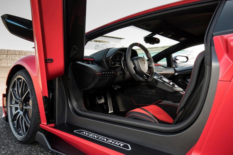 Lamborghini Aventador SV Roadster салон