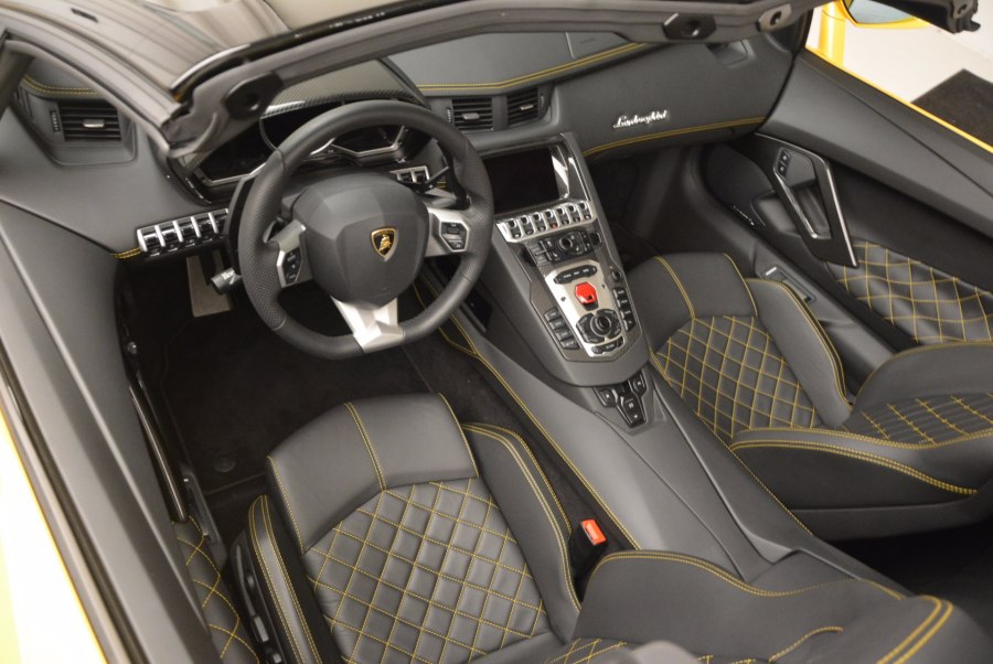 Lamborghini Aventador 2021 салон