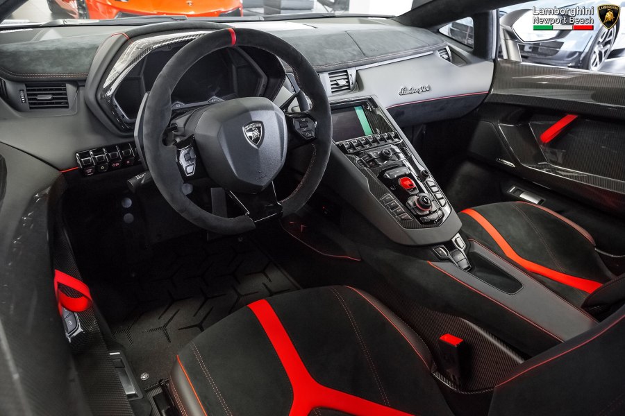 Lamborghini Aventador 2021 салон
