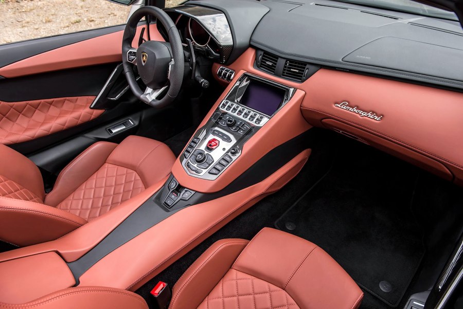 Lamborghini Aventador 2021 салон