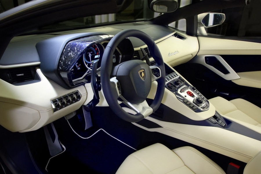 Lamborghini Aventador s 2020 салон