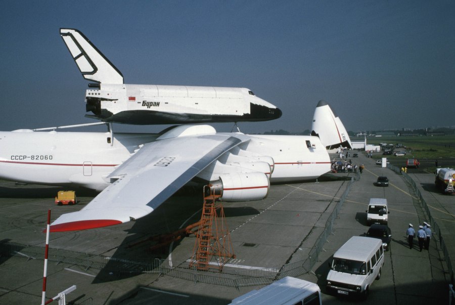An 225