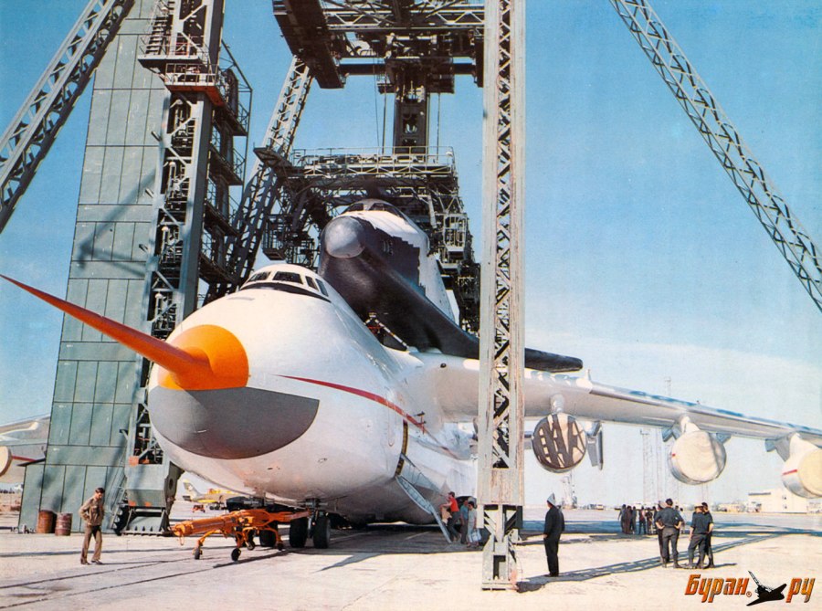 АН-225 С Бураном