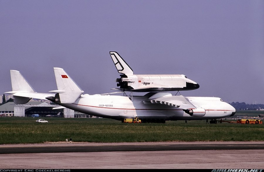 АН-225 С Бураном