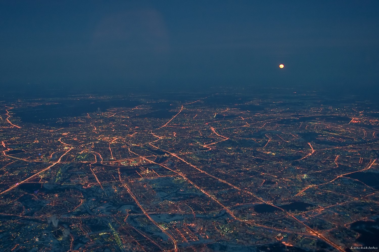 Как далеко можно увидеть. Вид из самолета. Москва с высоты самолета. Москва вид с самолета. Вид с самолета на землю.