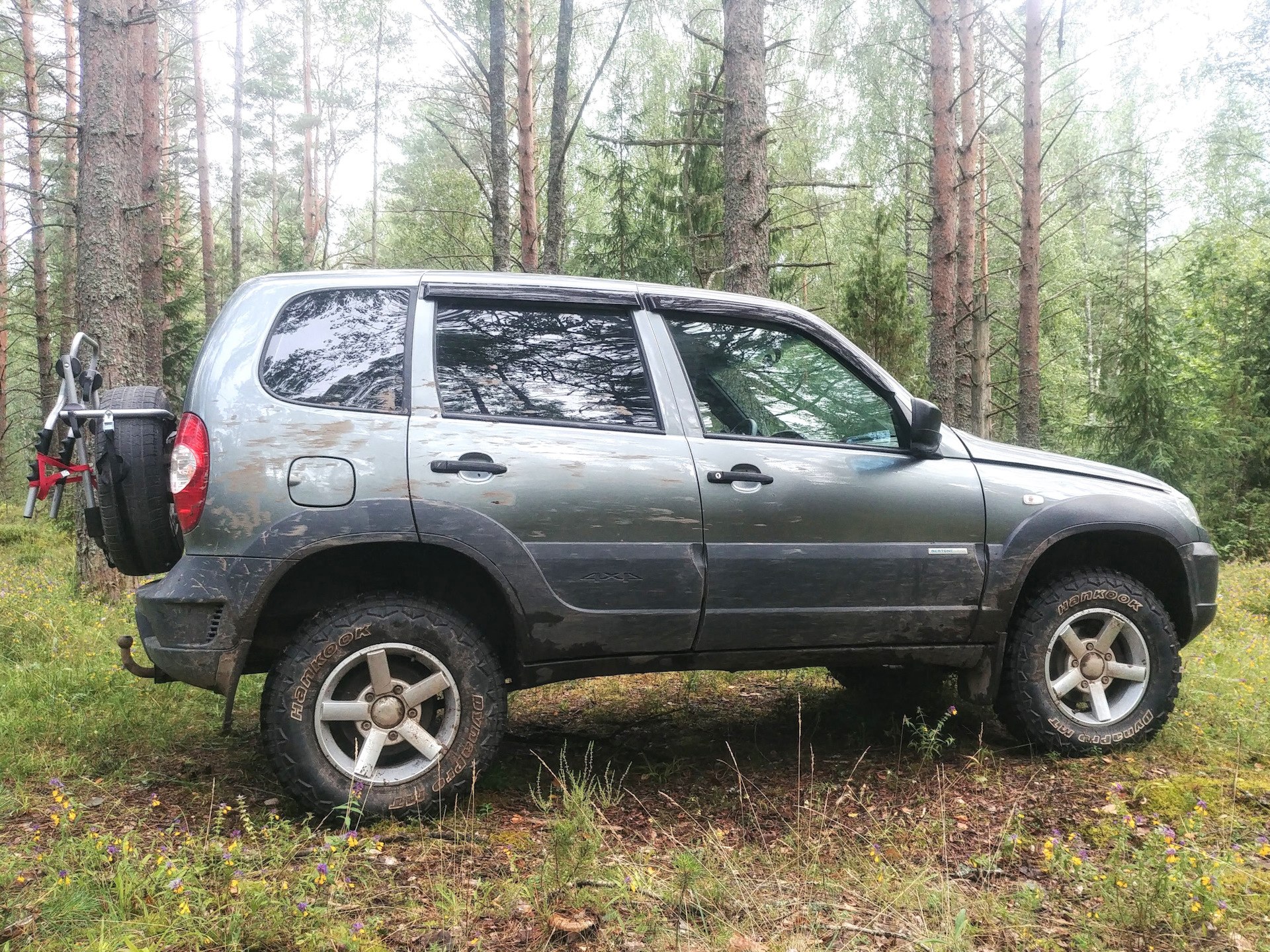 Можно ли поставить на ниву. Шеви Нива на 215/75/16. 215/75 R15 на ниву Шевроле. Chevrolet Niva 215/75 15 о ТТС. Нива Шевроле 235/75/15 лифт 5 см.