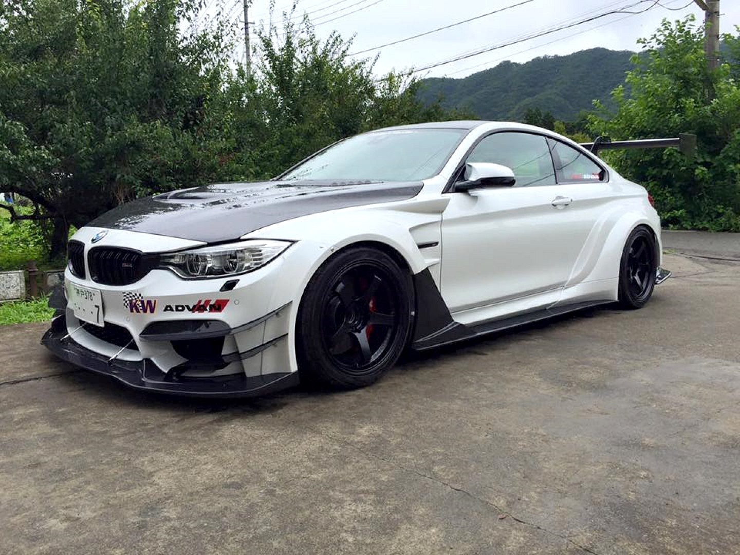 Бмв м4 тюнинг. BMW m4 Widebody. BMW m4 varis. BMW m4 в обвесе. BMW m4 2015.