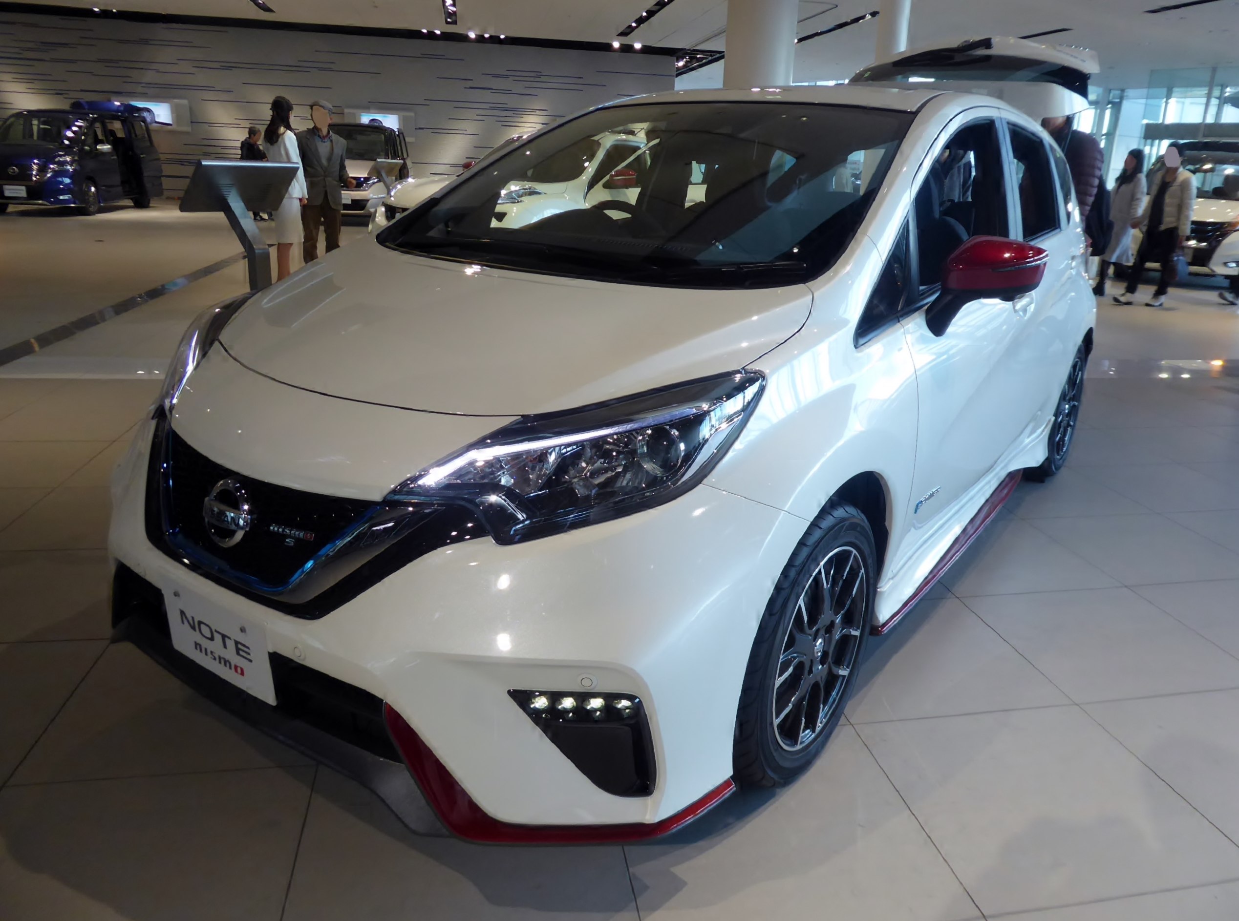 Nissan note he12. Nissan Note e-Power Nismo. Nissan Note e-Power Nismo 2020. Nissan Note e Power e12 Nismo. Nissan Note e-Power 2018.