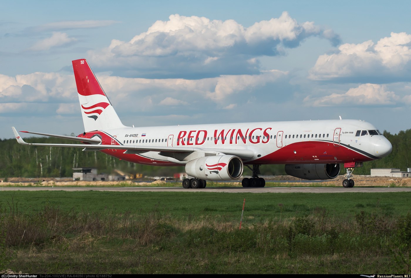 Чья авиакомпания ред. Ред Вингс самолеты авиакомпании. Ред Вингс b772. Ту 204 100 Red Wings. Ту-204 ред Вингс.