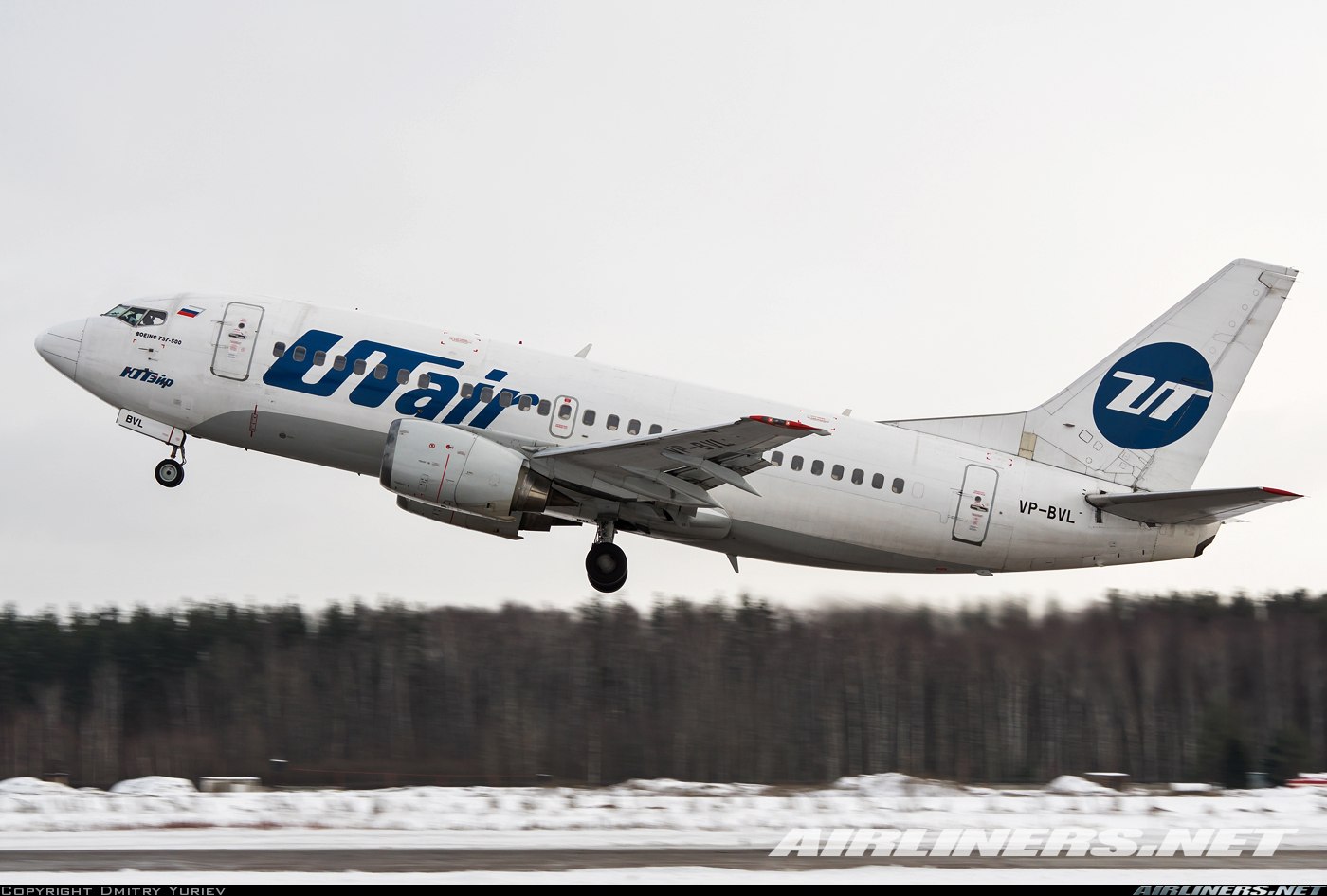 Utair москва. 737-500 UTAIR. Самолёт Боинг 737-400 ЮТЭЙР. Boeing 737 UTAIR. Boeing 737-500 самолет.