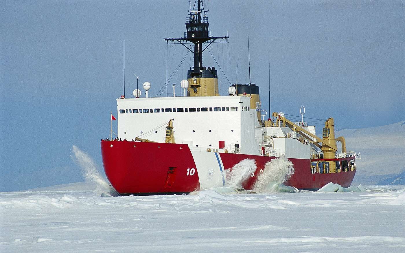 Работа на ледоколе. Ледокол Святой Александр Невский. Ледокол США Polar Star. Ледокол Полярная звезда. Ледокол Арктика Полар.