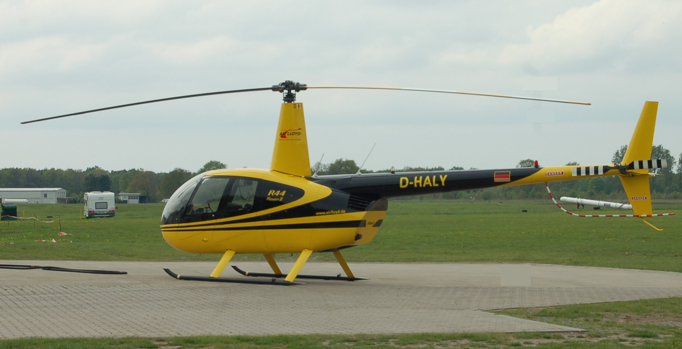 Р 44. Вертолет Robinson r44 ll. Robinson r44 Raven i/II. Robinson r44 Raven i (r44). Вертолет р 44.