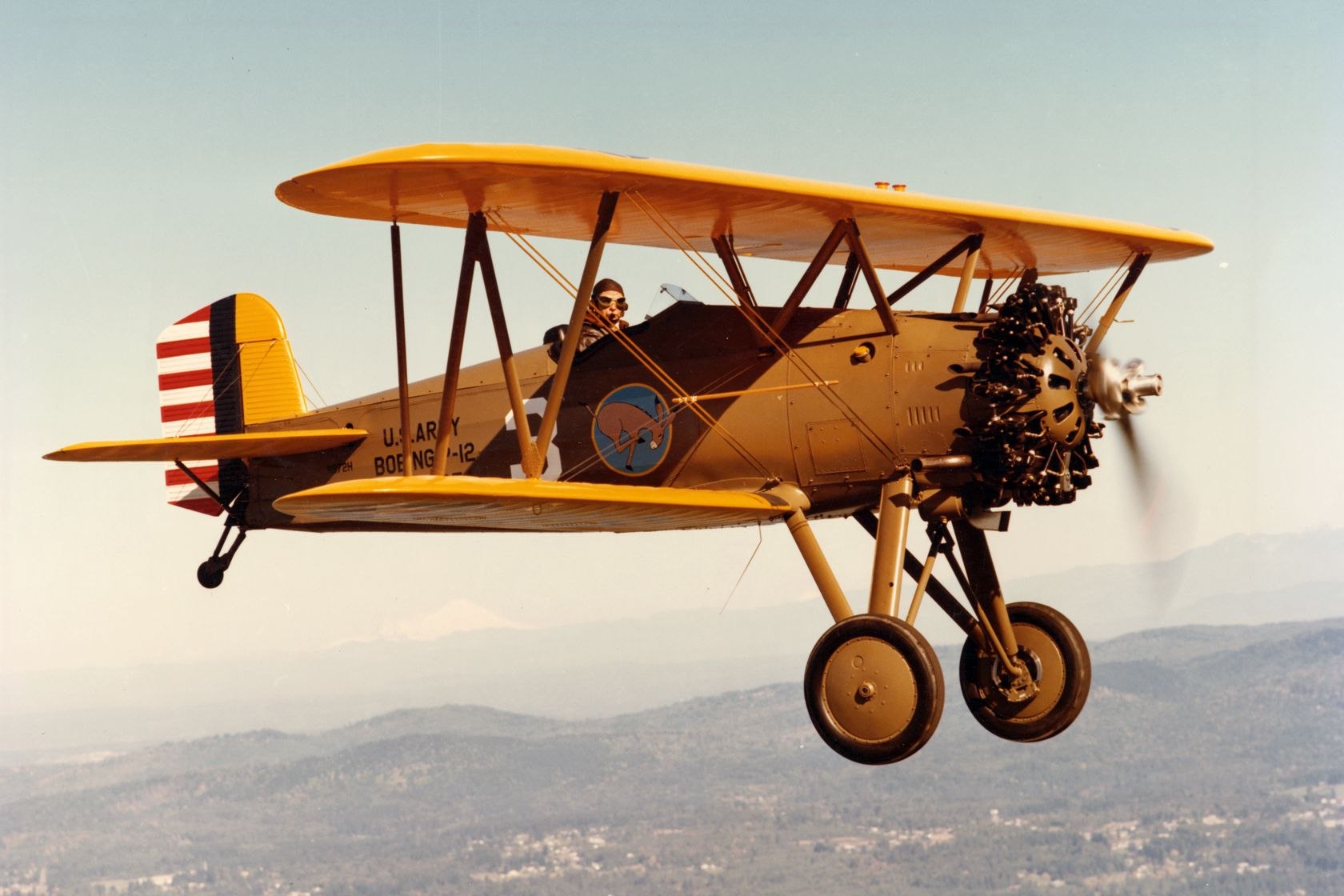 Аэроплан это. Boeing p-12. Боинг биплан. Биплан Боинг p-12. Самолет p12.