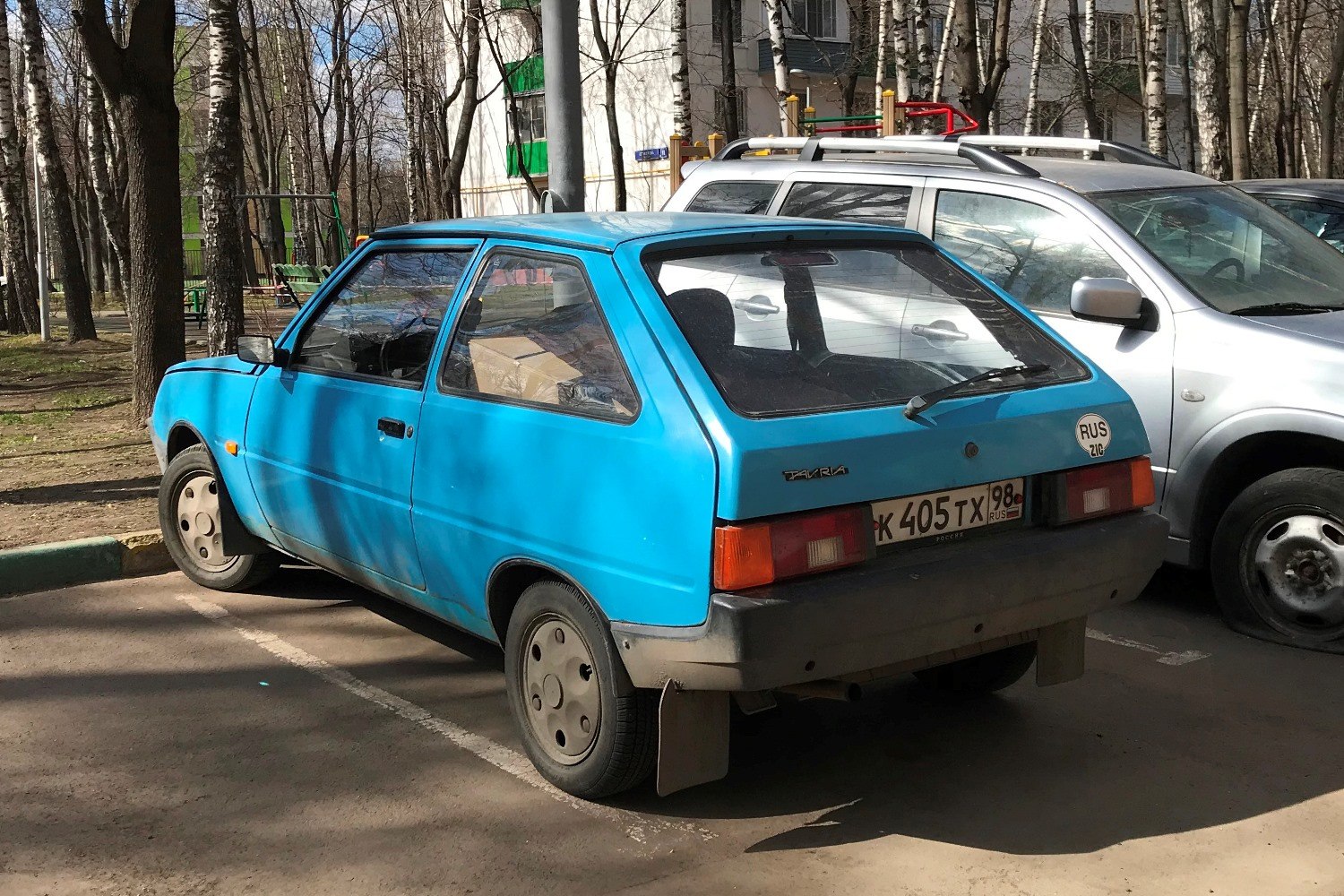 Таврия омск. ЗАЗ-1102 «Таврия». ЗАЗ 1102 «Таврия» 1102. ЗАЗ-1102 Таврия брошенная. ЗАЗ-1102 Таврия зеленая.