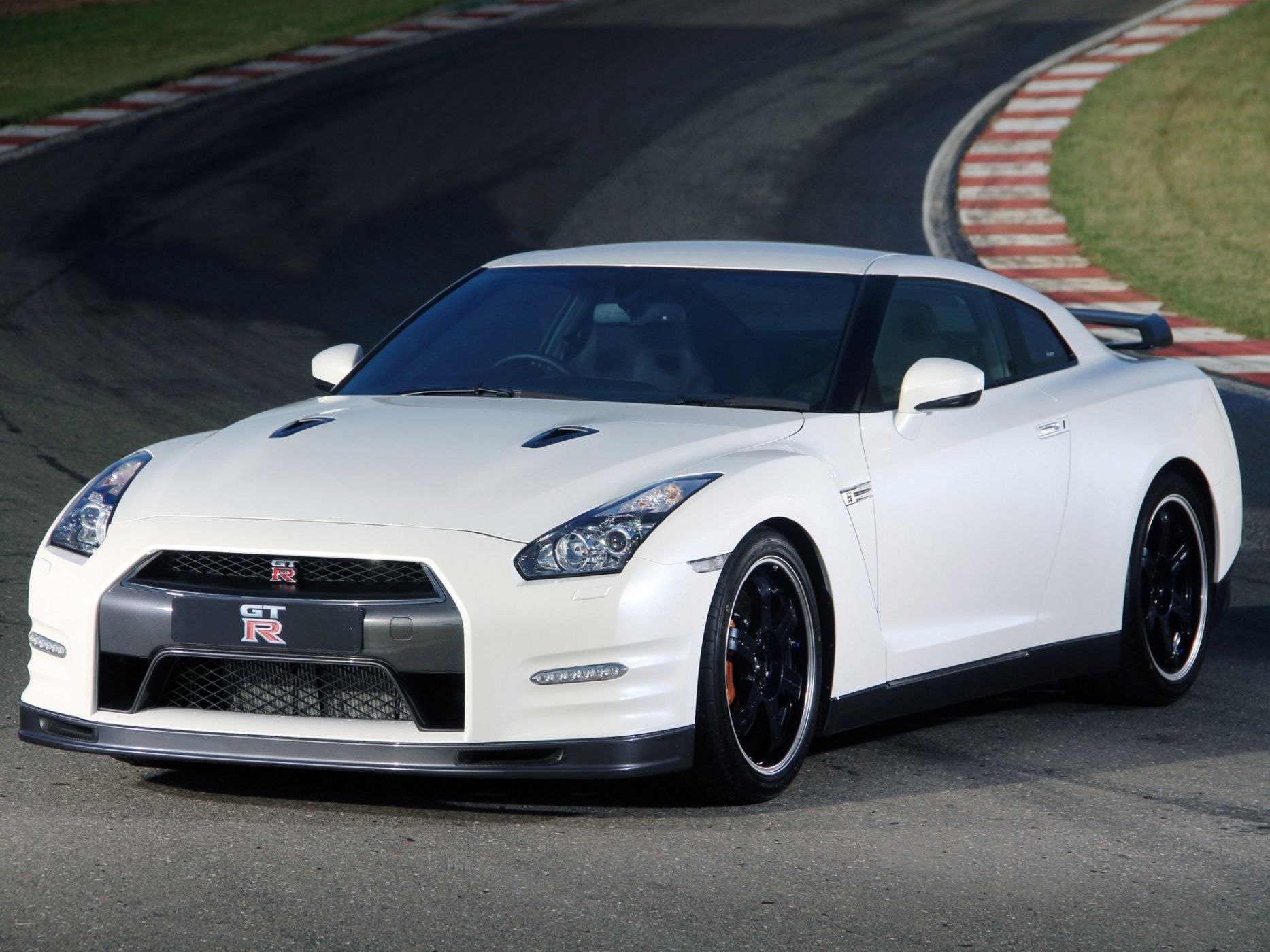 Nissan r35