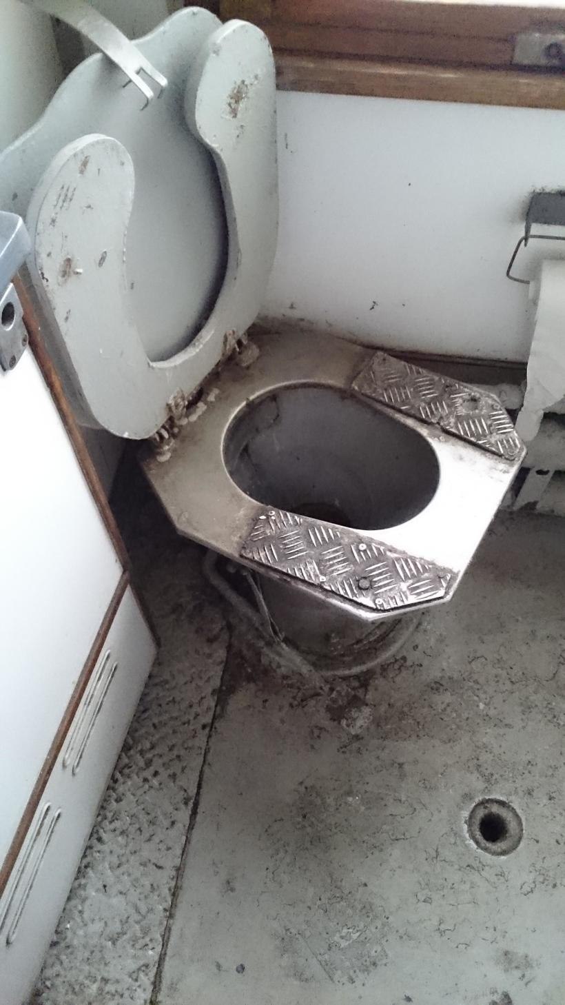 Сортир в поезде