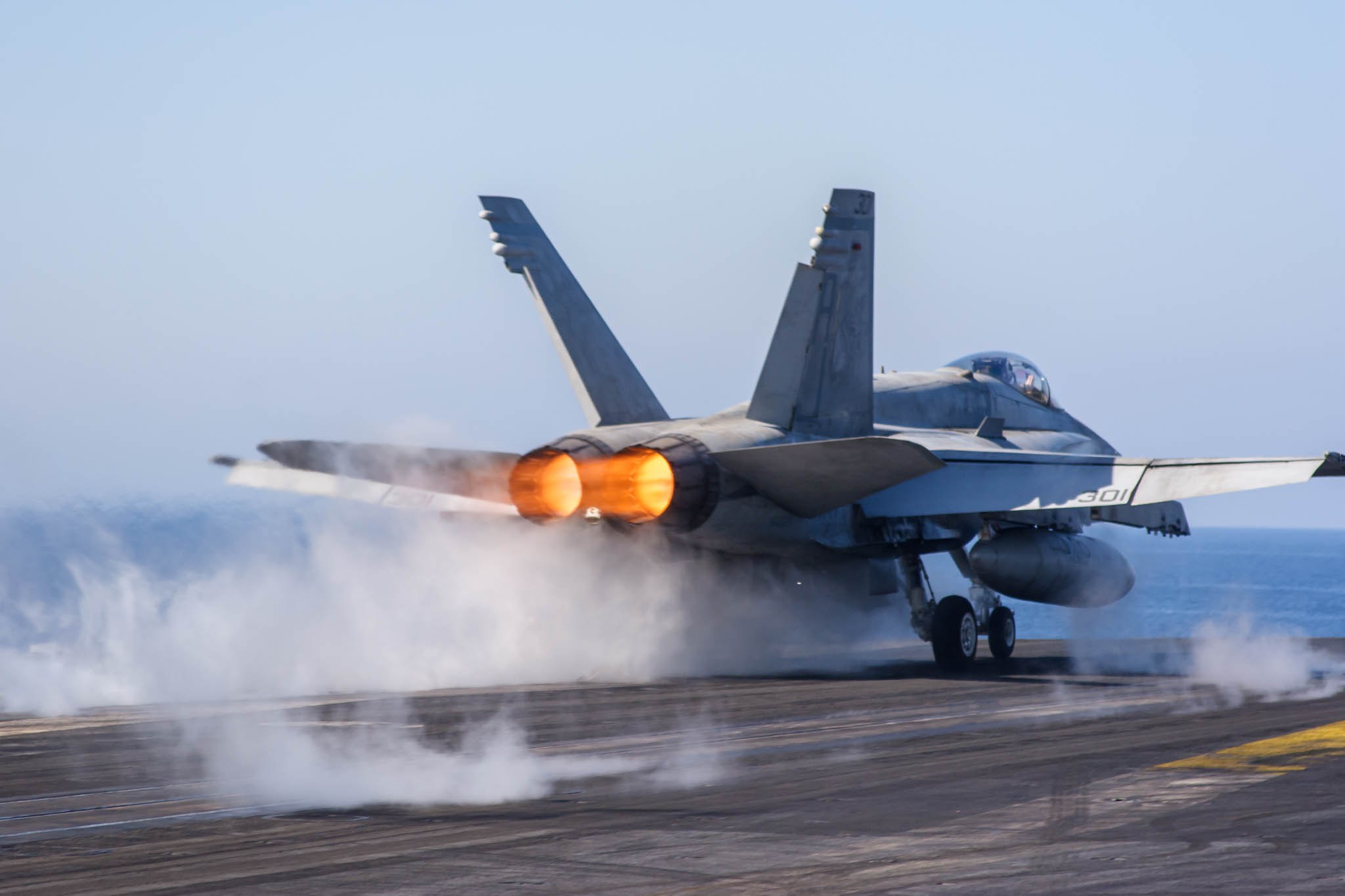 Изделие 200. Ф-14 Томкэт на палубе. F-14d на палубе сопла. Ф14 на авианосце. Ф-14 на палубе авианосца.