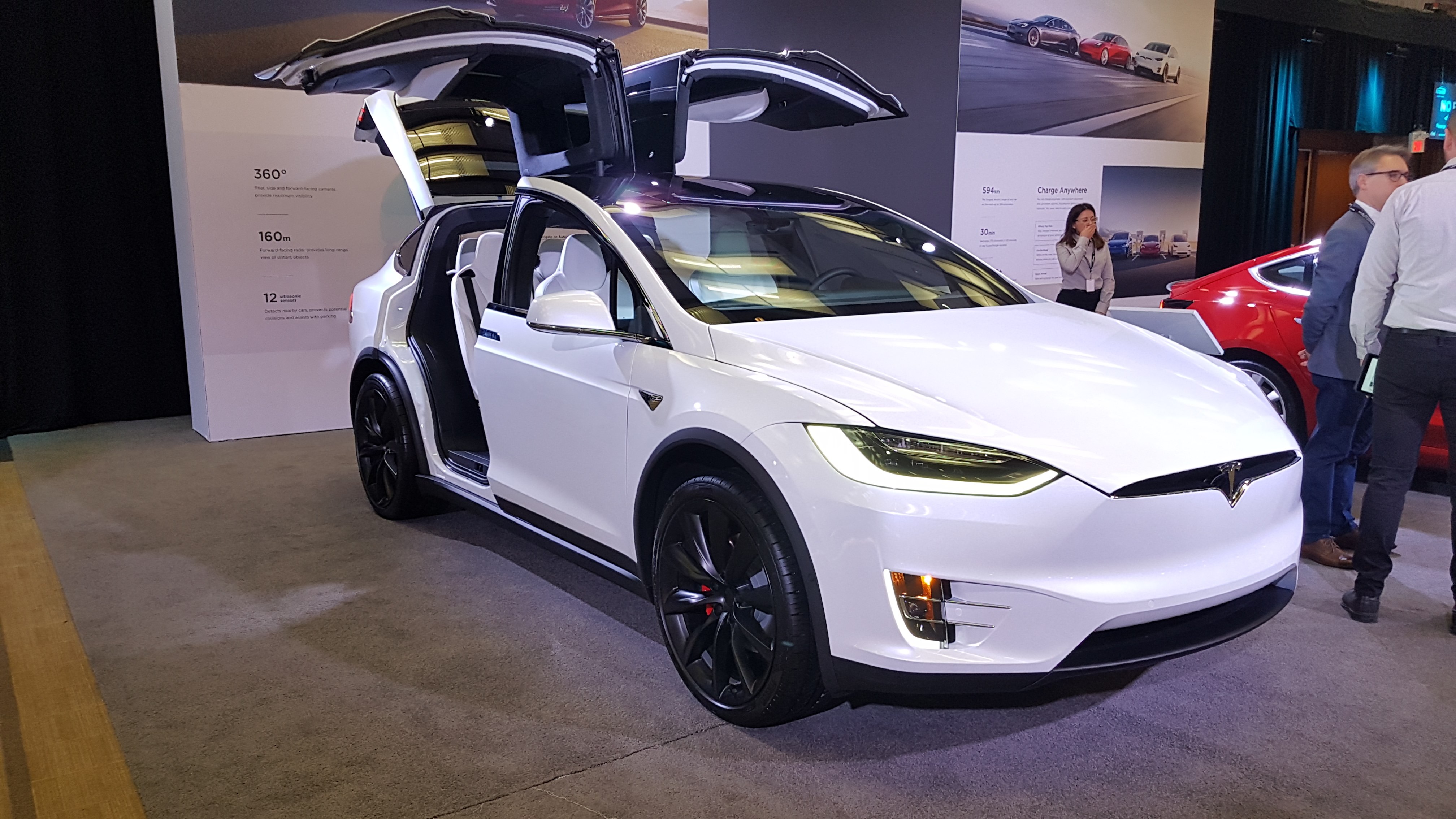 Model x plaid. Тесла модель х p100d салон. Tesla model x White. Тесла p100d 2022. Тесла model x салон.