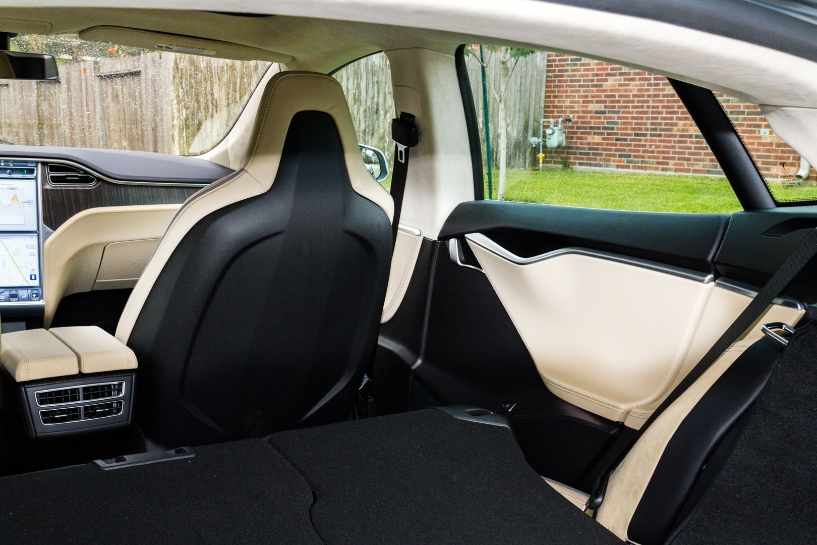 Rear seats перевод. Tesla model x 3 ряд. Тесла х 7 мест. Tesla model x 7 мест. Кресло Tesla model x.