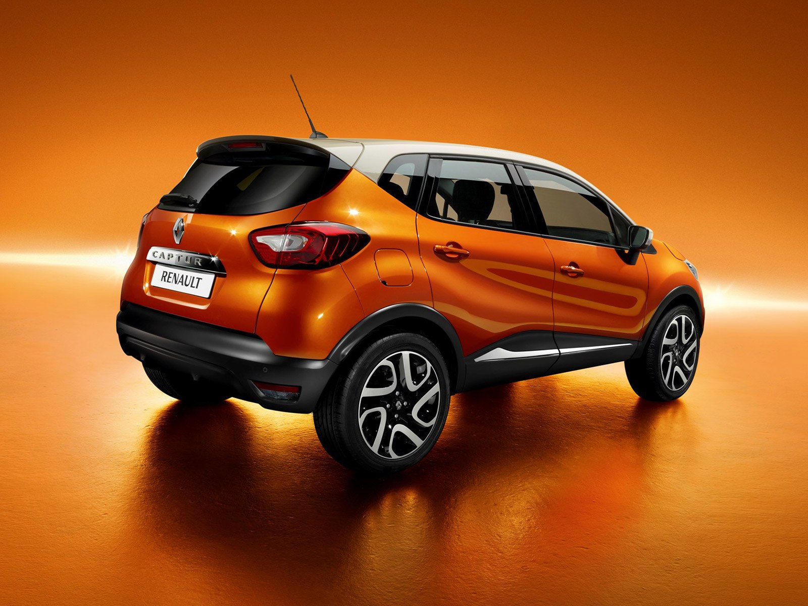 Рено каптур отзывы. Модель Renault Captur. Кроссовер Рено Каптур. Рено Каптур 2014. Новый Рено Каптур.