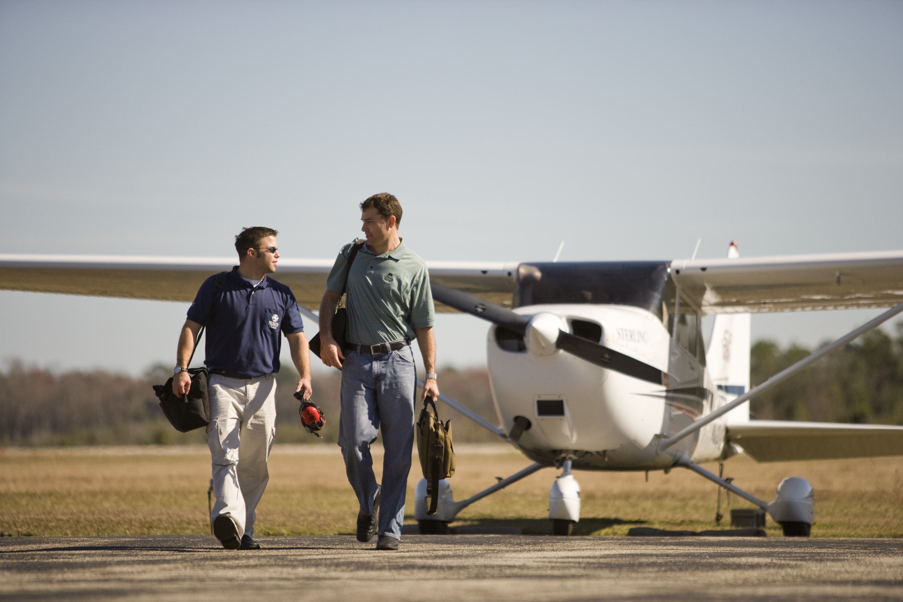 Flight building. Пилоты Cessna 172. Малая Авиация. Инструктор Авиация. Пилот Цесна.