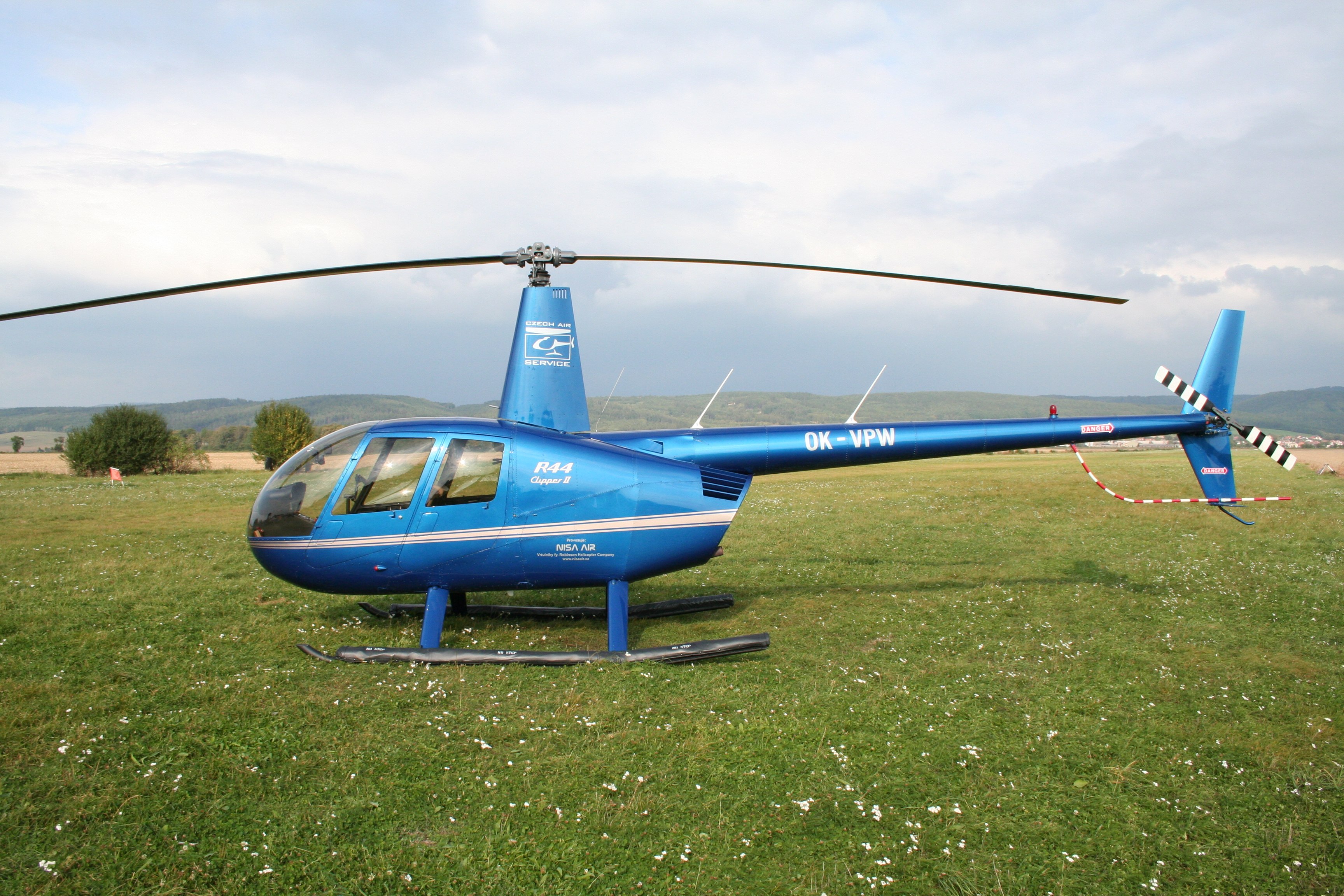 Равен 44. Вертолет Robinson r44 ll. Вертолет Robinson Helicopter Company r-44 II. Вертолет Robinson r44 радмир. R44 вертолет Лесо.