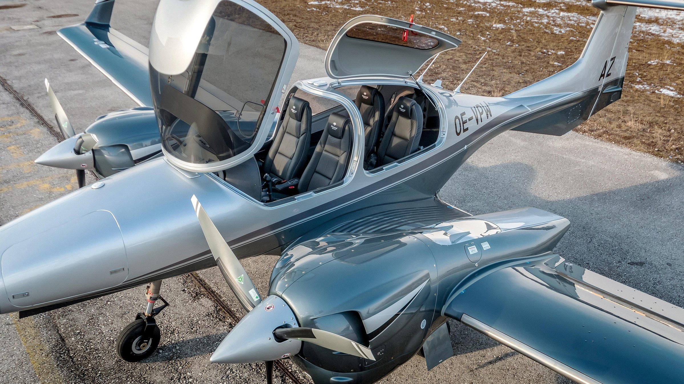 Da 42. Даймонд da42. Diamond da42 Twin Star. Самолет Diamond da-42t. Diamond da42 кабина.