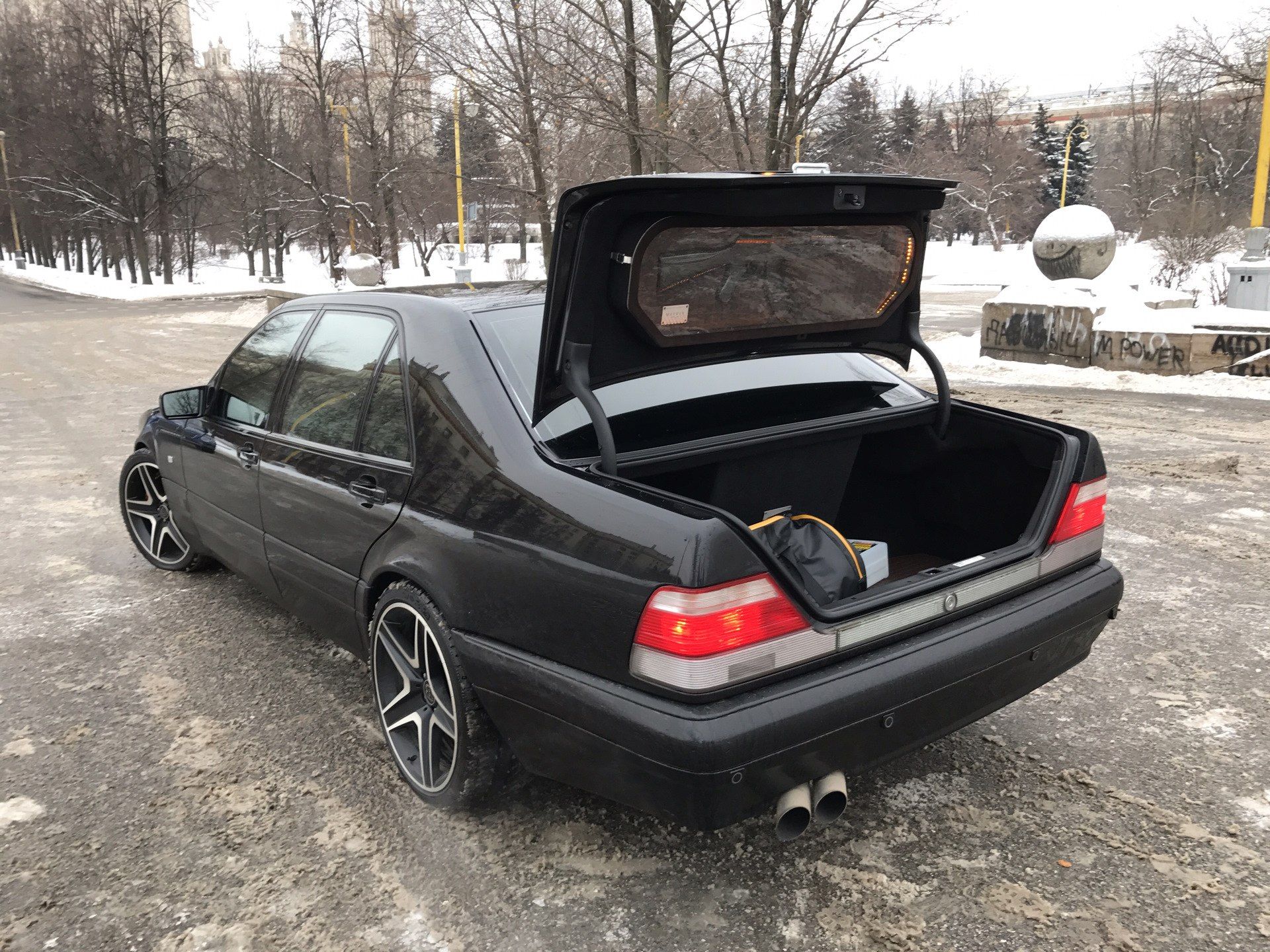 Багажник мерседес w140. 140 Брабус. Mercedes w140 7.3. Brabus 7.3 v12 w140. W140 Brabus 7.3.