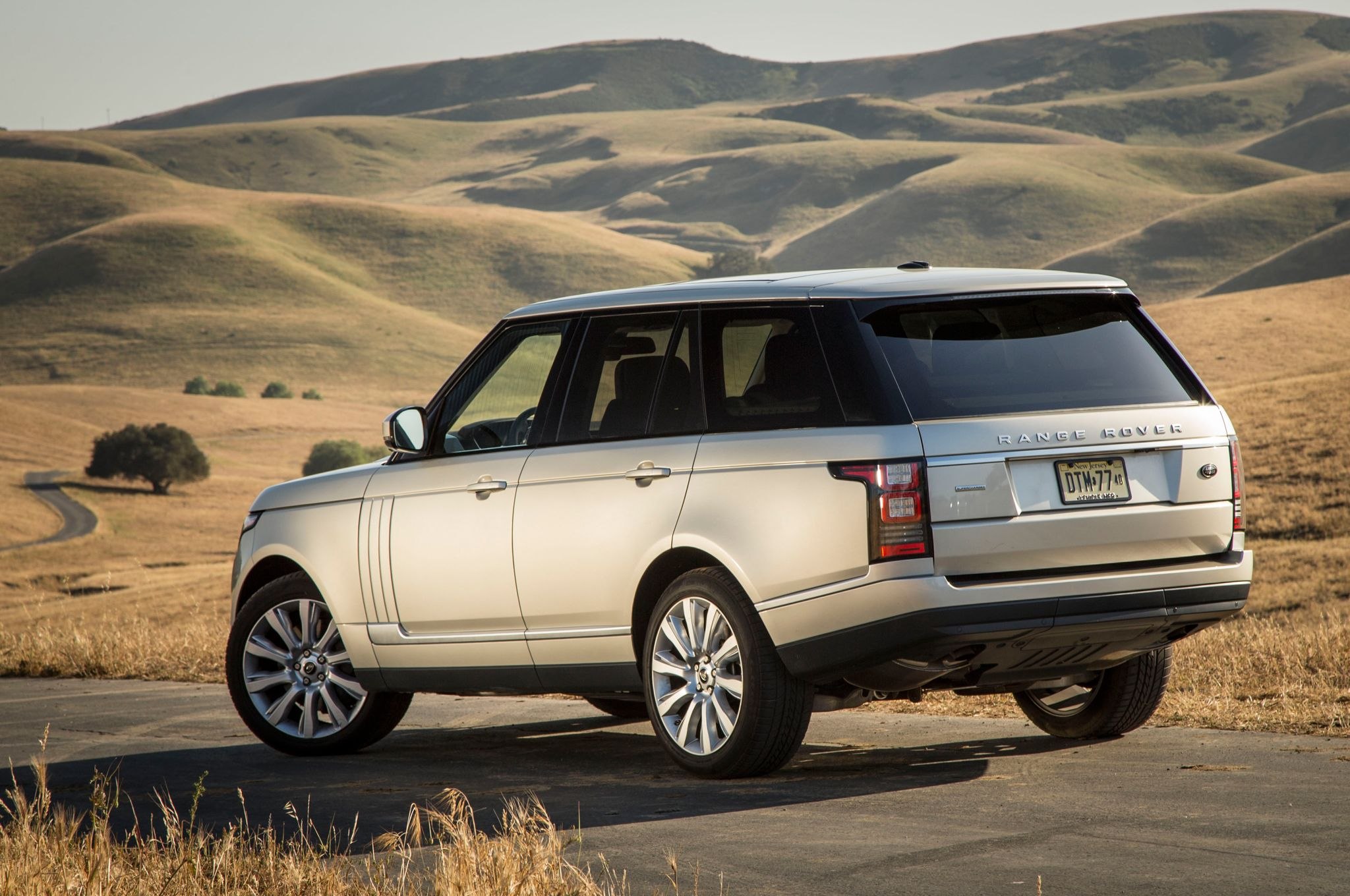 Ленд ровер перевод. Ленд Ровер Рендж Ровер. Лэнд Ровер трэндж Рове. Land Rover range Rover Supercharged. Range Rover Supercharged 2013.