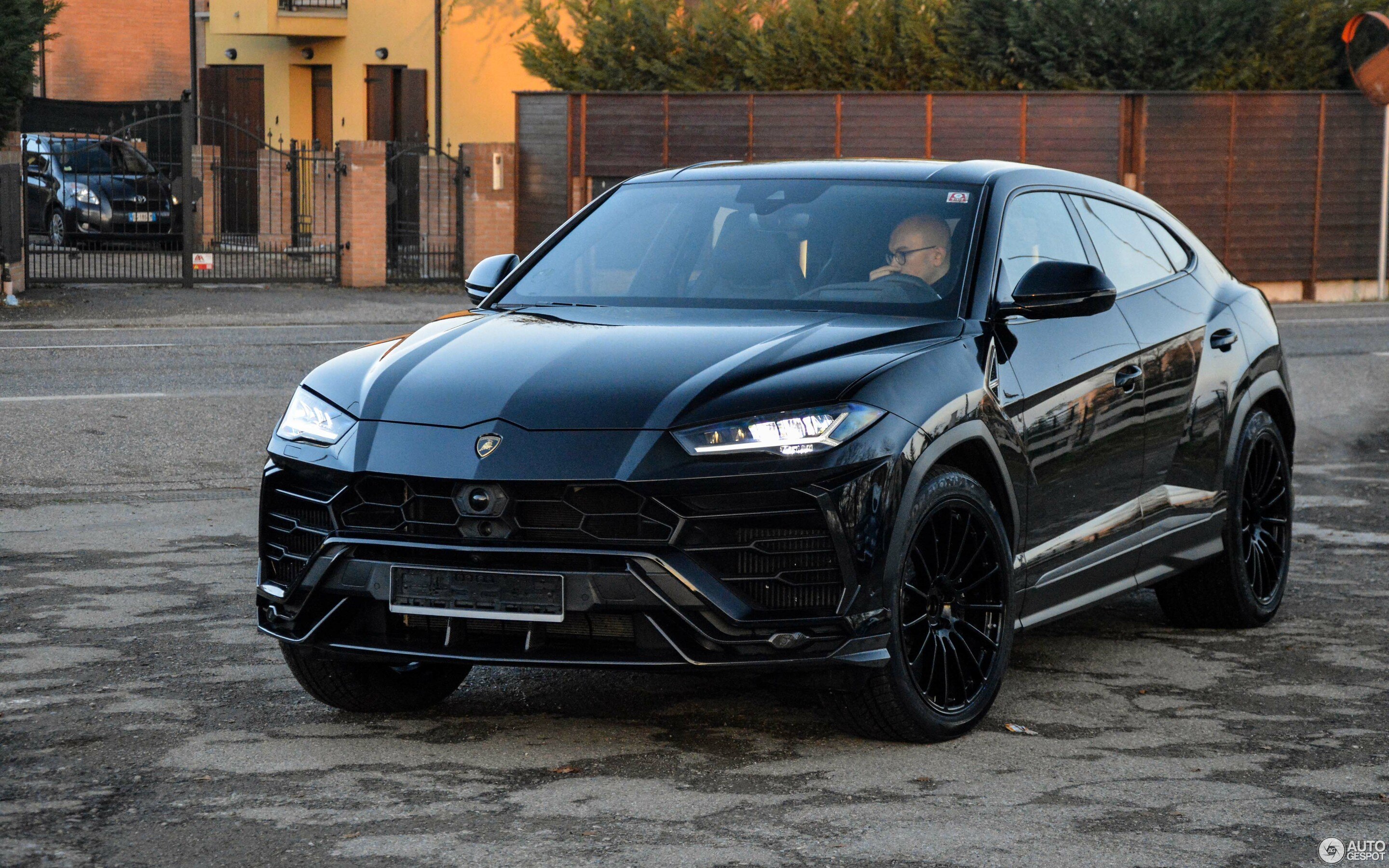 Lamborghini Urus черный матовый