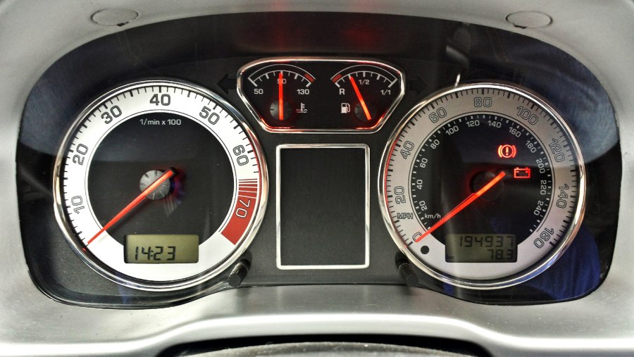 Skoda Octavia 1.6 приборная панель