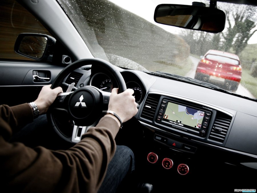 За рулем Mitsubishi