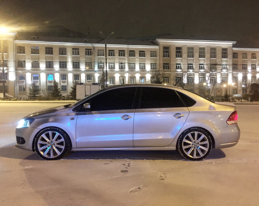 Volkswagen Polo sedan r17