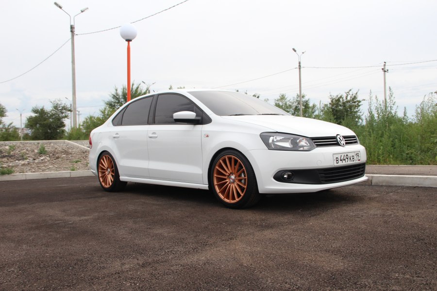 VFS-2 r17 Polo sedan