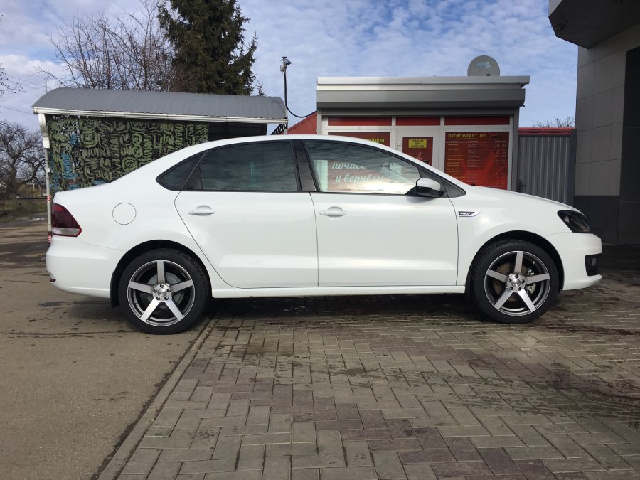 215 45 R17 поло