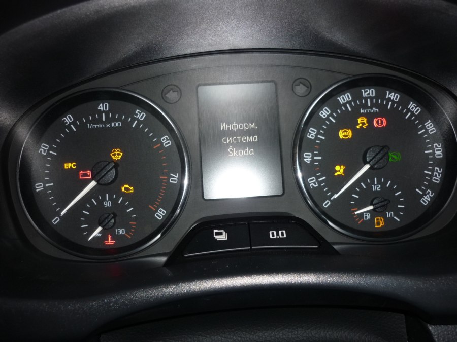 Skoda Fabia 2 приборная панель