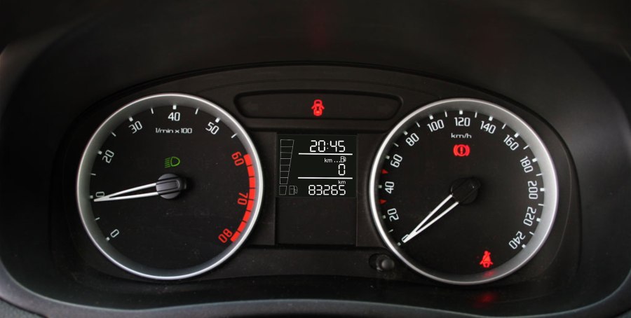 Skoda Fabia 2 приборная панель