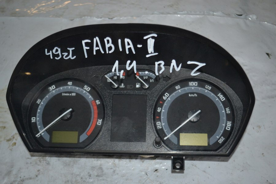 Панельная прибор Skoda Fabia
