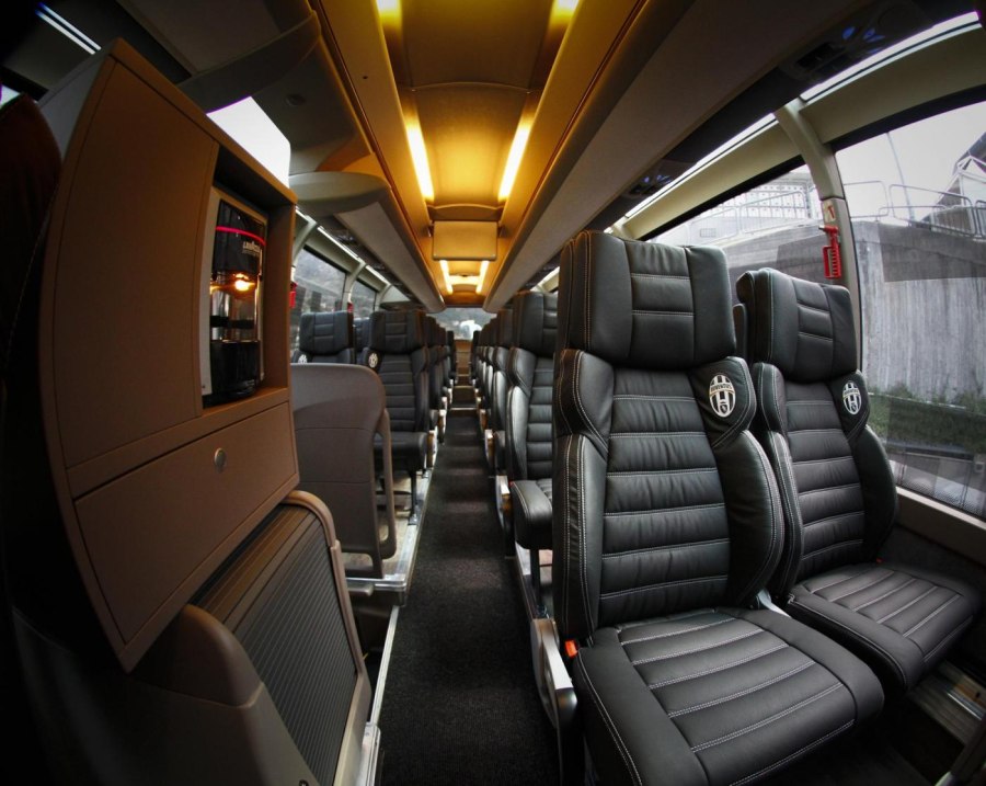 Автобус Neoplan (70 мест)