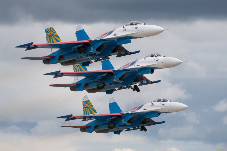 Военный истребитель Су 27