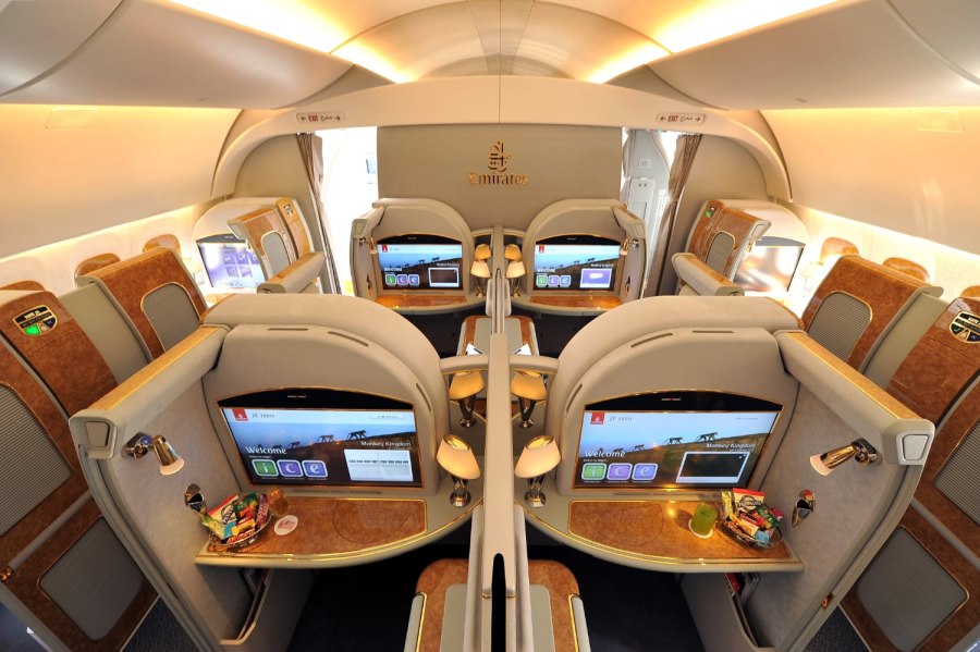 Самолет Emirates a380 салон