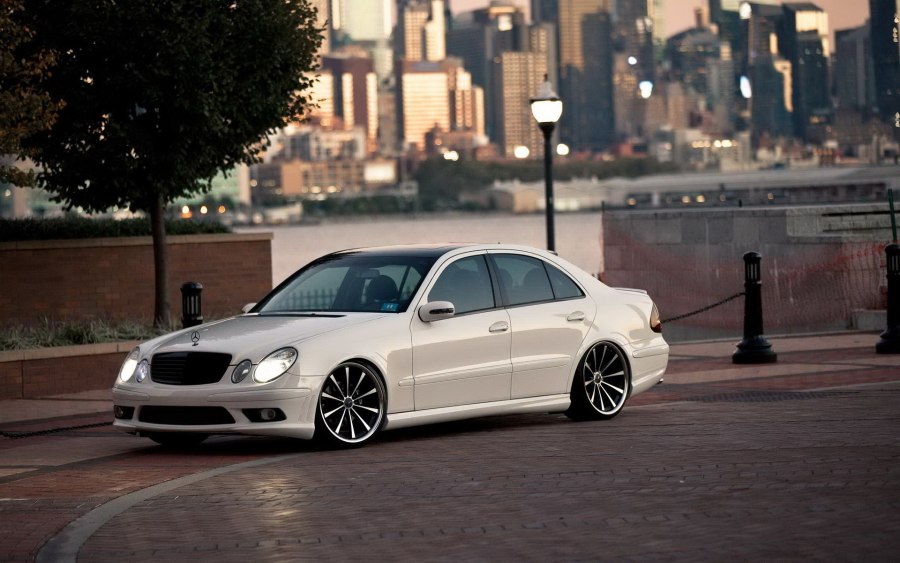 Mercedes Benz w211 AMG White