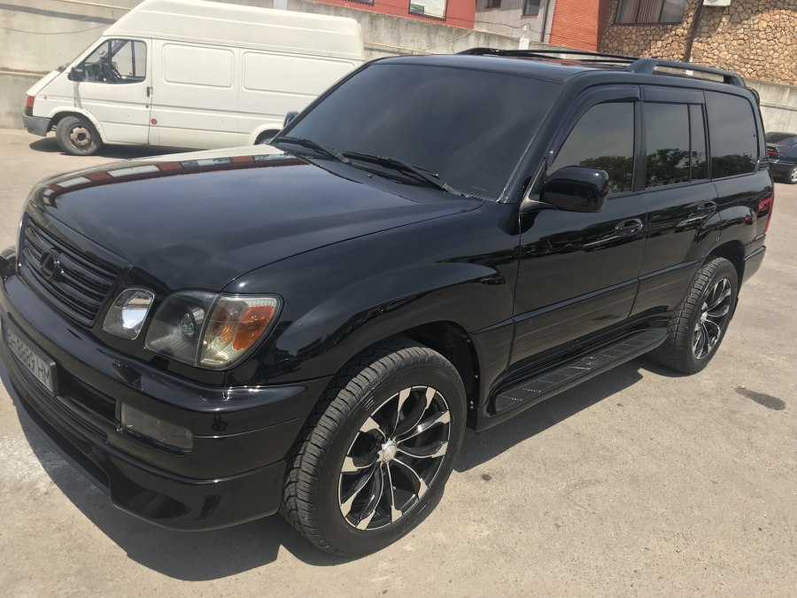 Лексус 470 в лесу