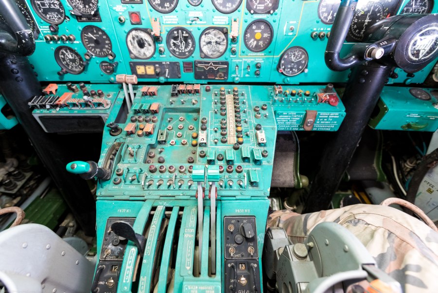 Кабина летчиков ту-22м3