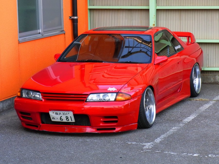 Nissan Skyline r32 красный