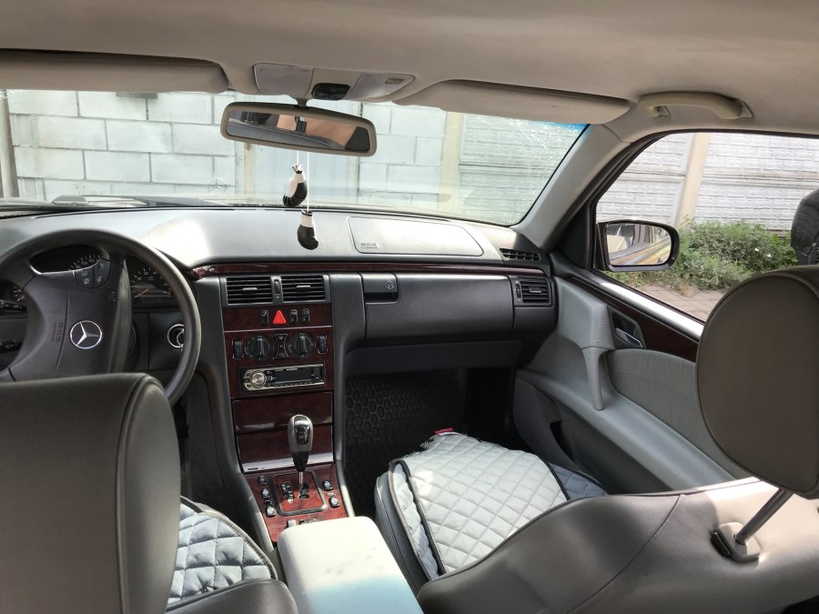 Mercedes Benz e320 2001