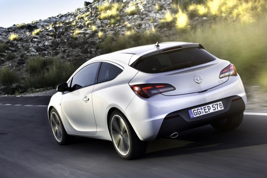 Opel Astra GTC 2011