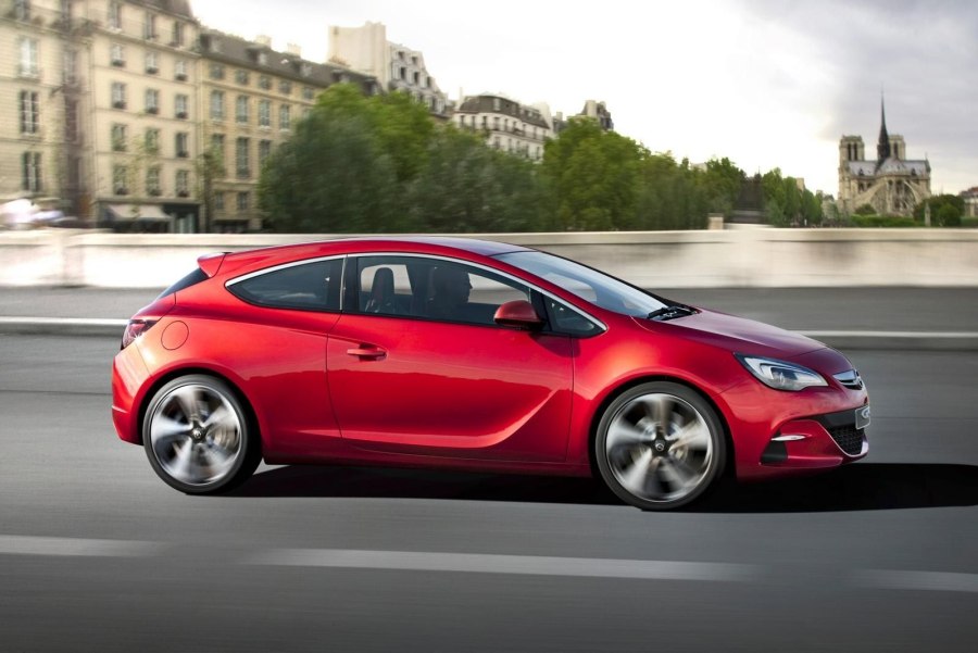 Opel Астра GTC 2020