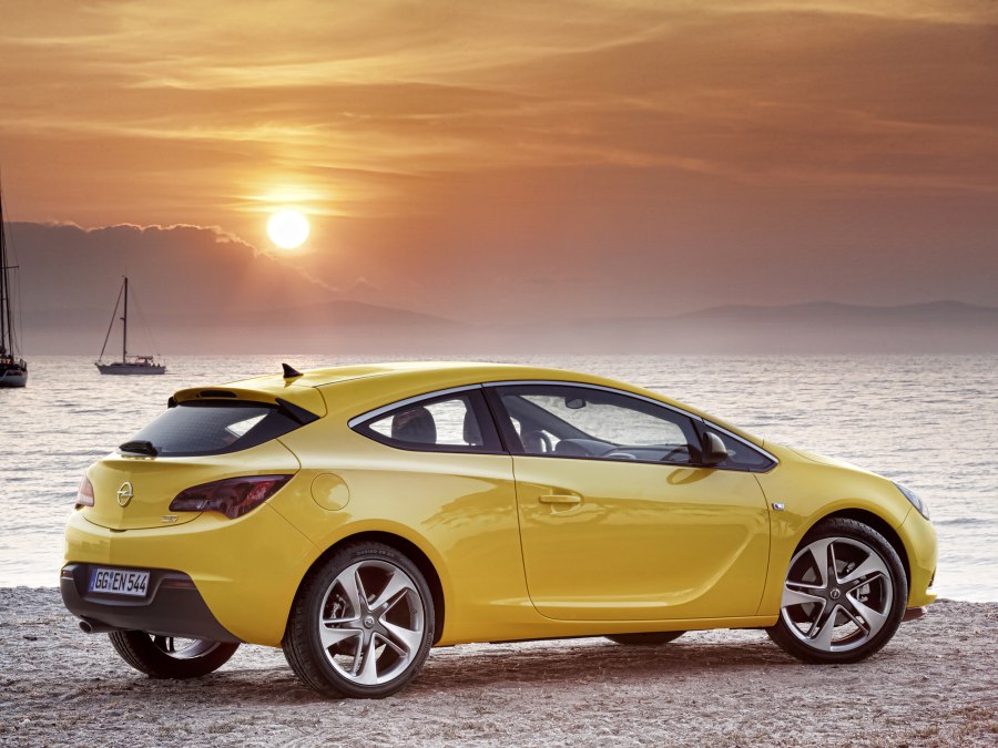 Opel Astra GTC 2011