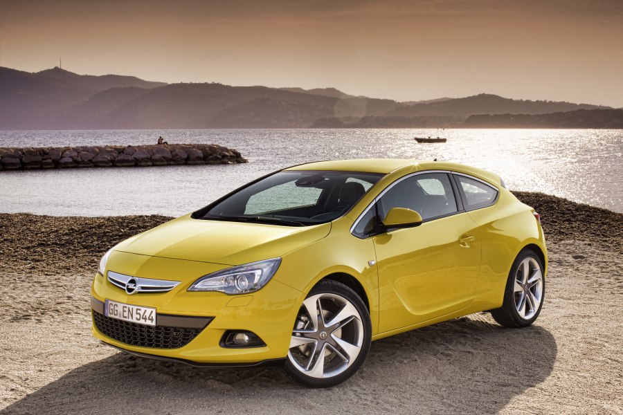 Opel Astra GTC 2011